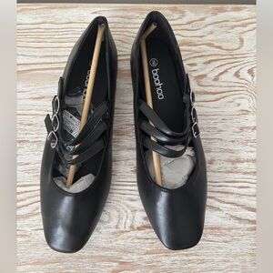 Boohoo Black Triple Strap Flats